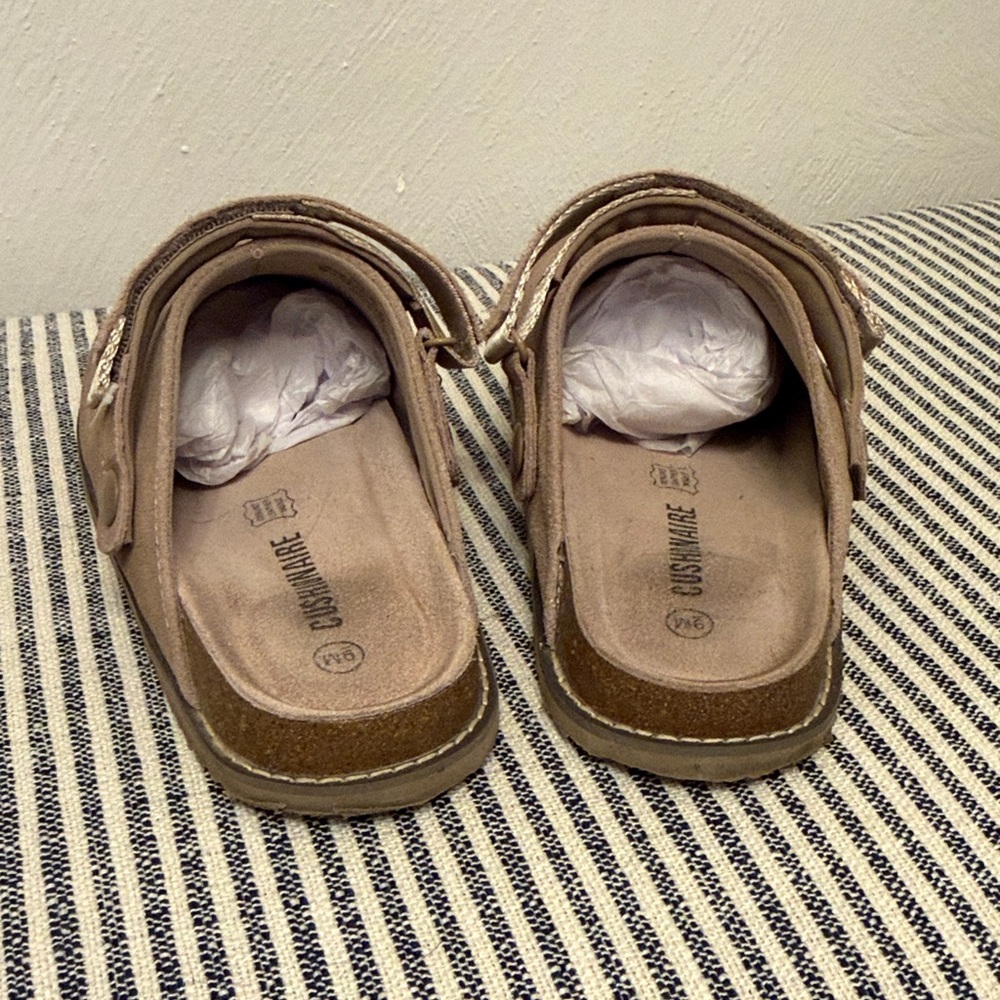 Cushionaire Clogs Size 9 - Picture 4 of 5